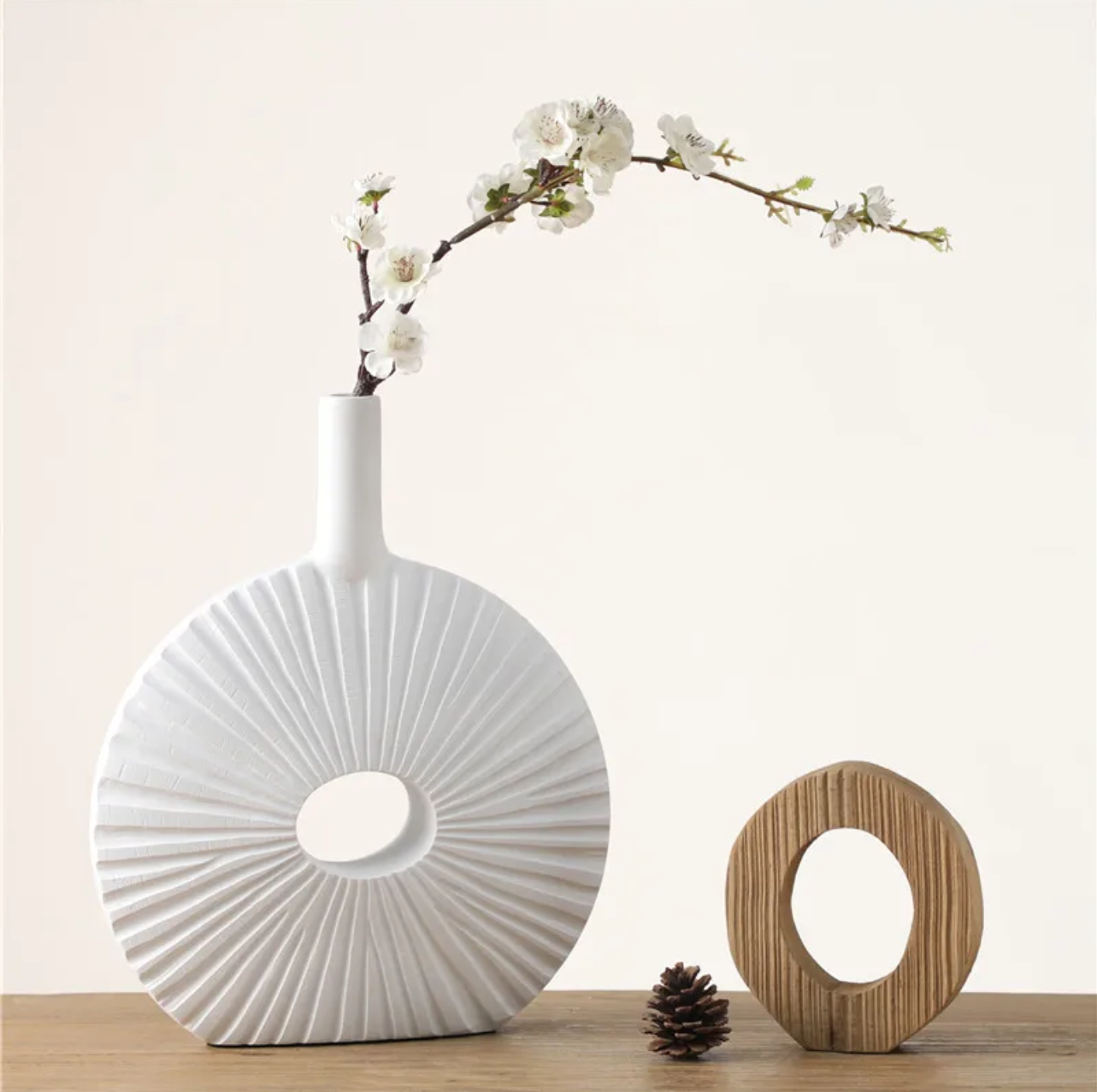 Formano Rillen Relief Vase images